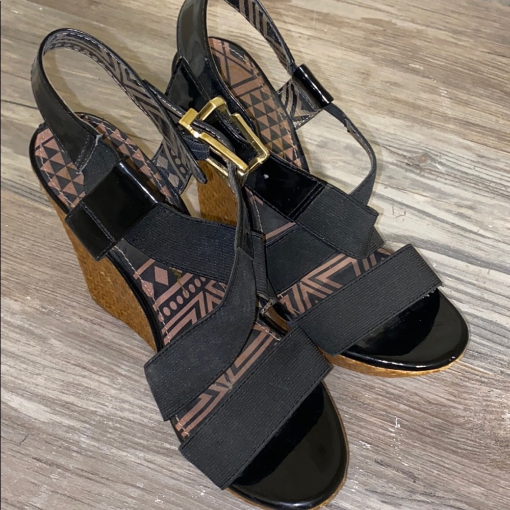 Women’s black Jessica Simpson Wedges